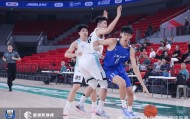 U21与CUBAL对抗赛：郭丰玮16分17板，上海86-66湖南工业大学